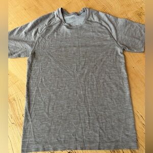 Lululemon Men's Metal Vent Tech Short sleeve top- Small- worn once